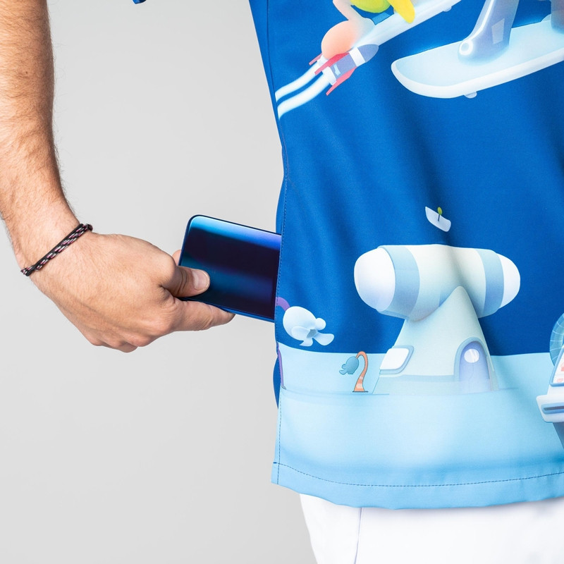 Camisola enfermería unisex de microfibra marino estampada Pocoyó - Uniformes para pediatras