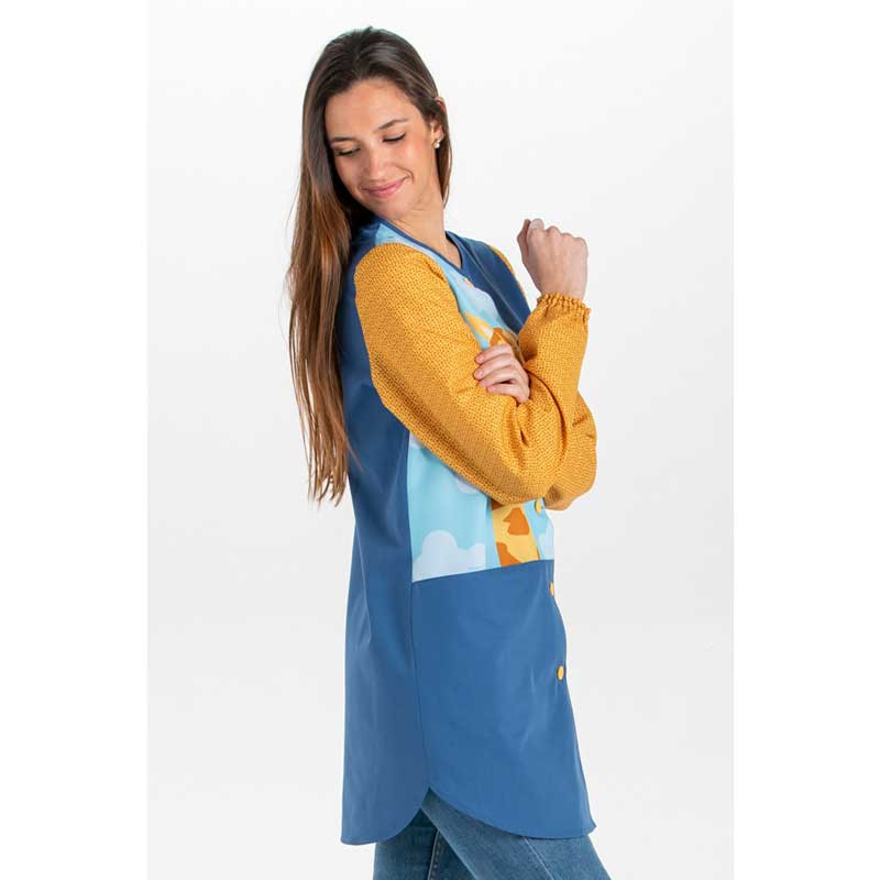 Bata de maestra azul con dibujo Jirafa - Dyneke 8890891