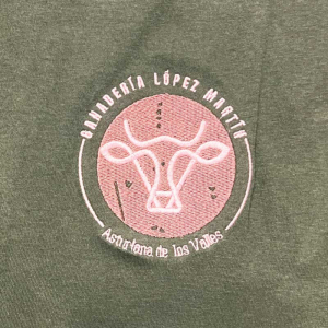 Ropa para ganadería con logo